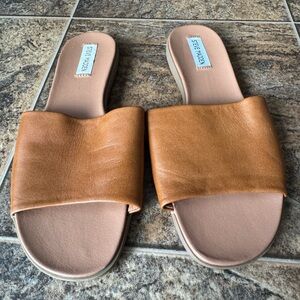 Steve Madden Kailey Leather Single Strap Slip On Sandals- Tan, Women’s Size 11M
